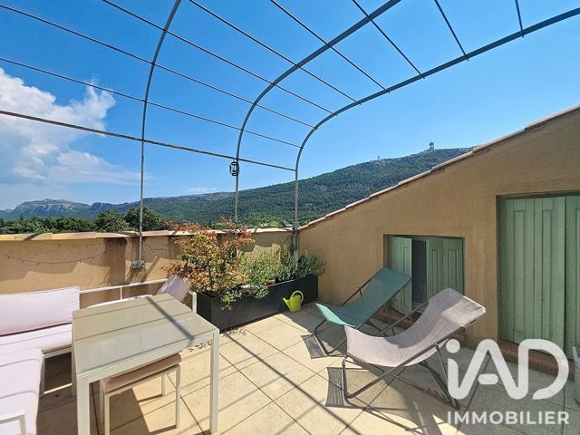 Vente  Appartement T4  de 88 m² à Plan d'Aups Sainte Baume 244 500 euros Réf: SFN-2110111