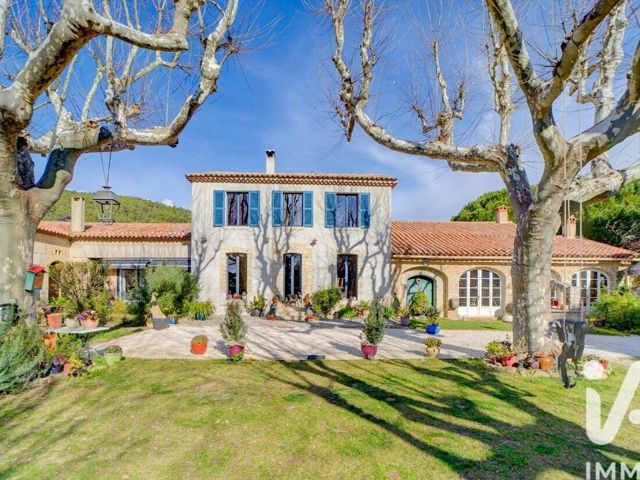Vente  Maison de 660 m² à Solliès Pont 1 290 000 euros Réf: SFN-1881455