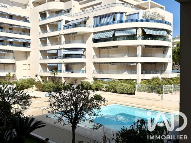 Vente  Appartement F2  de 43 m² à Fréjus 220 000 euros Réf: SFN-2112496