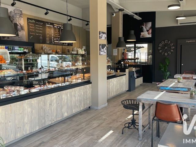 Vente  Local commercial de 175 m² à Saint Raphaël 280 000 euros Réf: SFN-2114985