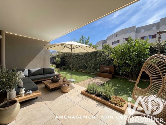 Vente  Appartement F3  de 63 m² à Hyères 289 000 euros Réf: SFN-2100871