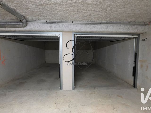 Vente  Garage de 30 m² à Cuers 50 000 euros Réf: SFN-2109306