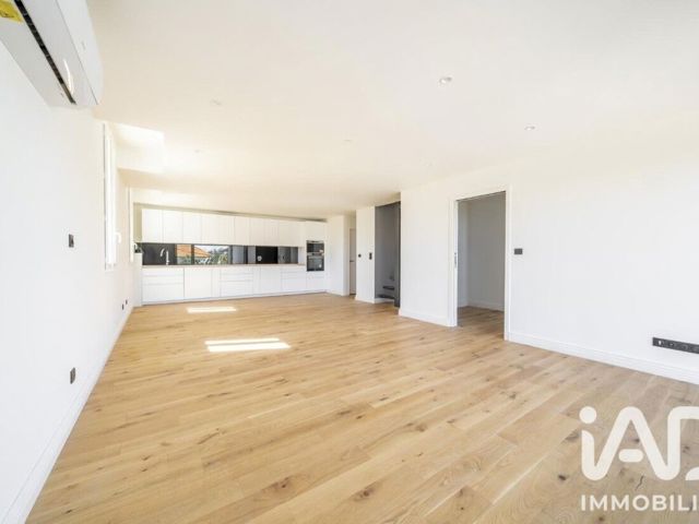 Vente  Appartement T4  de 130 m² à Toulon 439 000 euros Réf: SFN-1960979