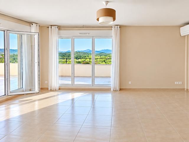 Vente  Appartement T4  de 87 m² à Saint Raphaël 569 000 euros Réf: SFN-2065064