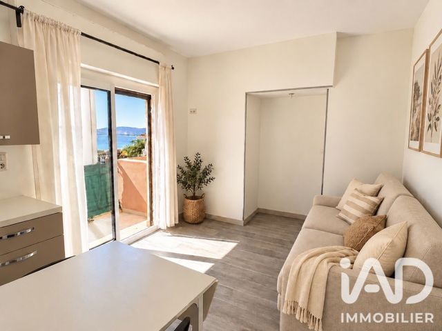 Vente  Appartement T2  de 33 m² à Fréjus 155 000 euros Réf: SFN-2121250