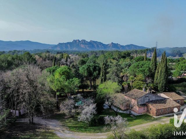Vente  Maison de 233 m² à Roquebrune sur Argens 949 000 euros Réf: SFN-2117400