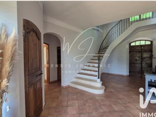 Vente  Maison de 304 m² à Cuers 1 196 000 euros