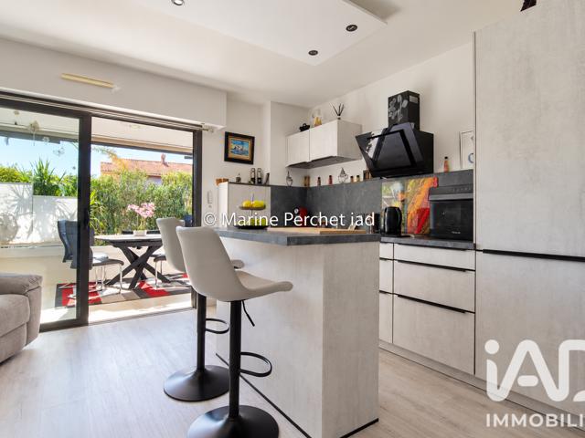 Vente  Appartement T2  de 43 m² à Fréjus 383 000 euros Réf: SFN-2124073