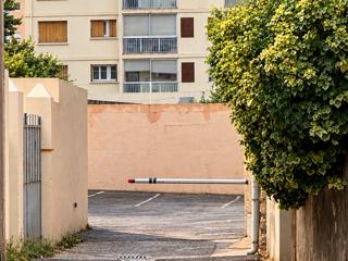 Vente  Garage de 12 m² à Toulon 17 000 euros Réf: SFN-2128220