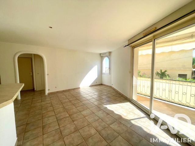 Vente  Appartement T2  de 48 m² à La Croix Valmer 315 000 euros Réf: SFN-2095183