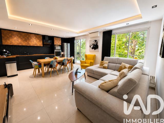 Vente  Appartement T4  de 73 m² à Hyères 328 000 euros Réf: SFN-2033737