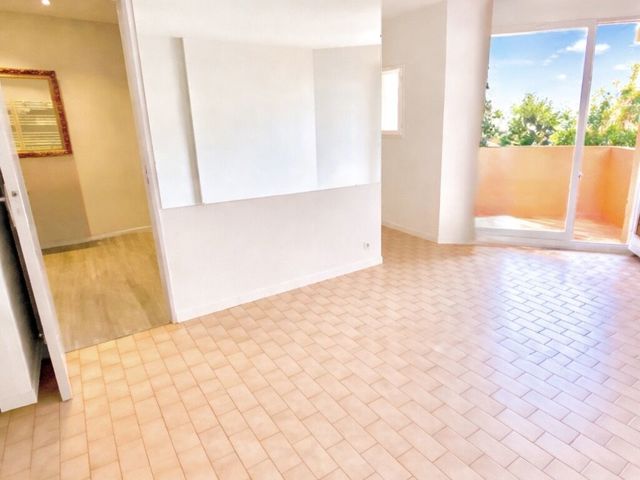 Vente  Appartement F2  de 30 m² à Sainte Maxime 165 000 euros Réf: SFN-2066147
