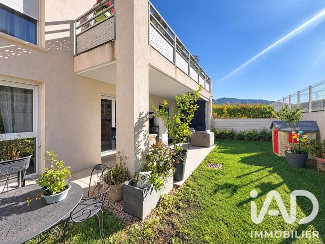 Vente  Appartement F3  de 58 m² à Saint Zacharie 270 000 euros Réf: SFN-2134206
