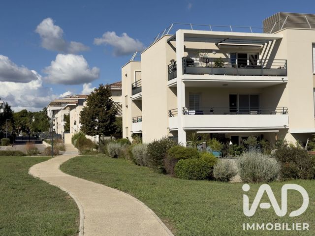 Vente  Appartement F3  de 58 m² à La Londe les Maures 366 000 euros Réf: SFN-2131629