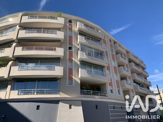 Vente  Appartement F3  de 67 m² à Saint Raphaël 377 000 euros Réf: SFN-2144515