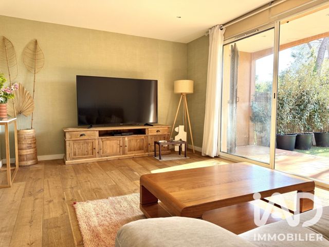 Vente  Appartement T2  de 40 m² à Saint Raphaël 229 500 euros Réf: SFN-2146739