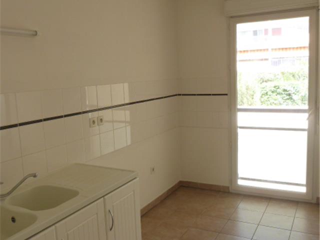 Location  Appartement F4  de 82 m² à Toulon Champ de Mars 730 euros Réf: SFN-CSB34