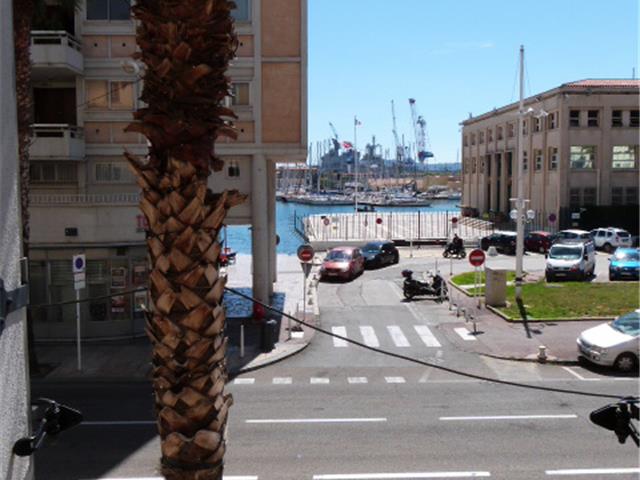 Location  Appartement T4  de 109 m² à Toulon Port de Plaisance 1 056 euros Réf: SFN-IC11