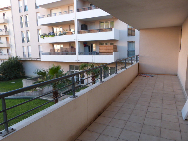 Location  Appartement F4  de 109 m² à Toulon Saint Jean du Var 953 euros Réf: SFN-CAB12
