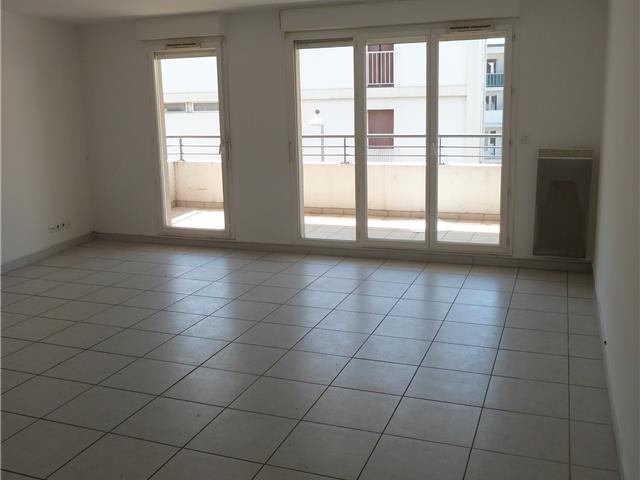 Location  Appartement T4  de 103 m² à Toulon Saint Jean du Var 866 euros Réf: SFN-CAA22