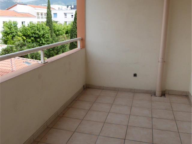 Location  Appartement T3  de 63 m² à Toulon Saint Roch 707 euros Réf: SFN-HVB501