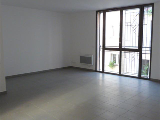 Location  Appartement F4  de 120 m² à Toulon 1 083 euros Réf: SFN-PS07