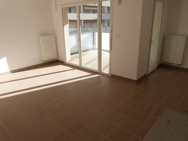 Location  Appartement F3  de 58 m² à Toulon Pont du Las 680 euros Réf: SFN-WS111
