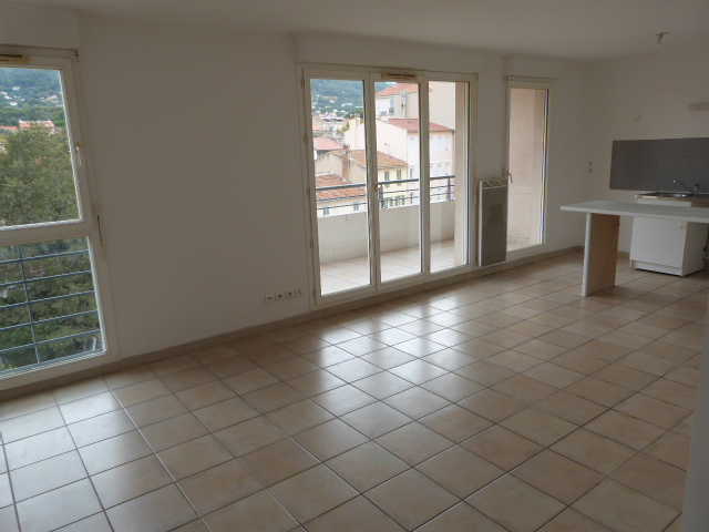 Location  Appartement T3  de 63 m² à Toulon Saint Jean du Var 671 euros Réf: SFN-CAA46