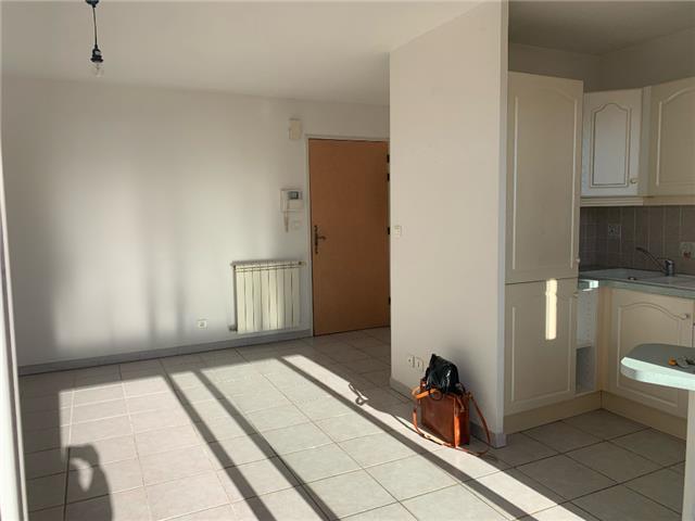Location  Appartement T2  de 38 m² à Six-Fours 690 euros Réf: SFN-045009E26F78