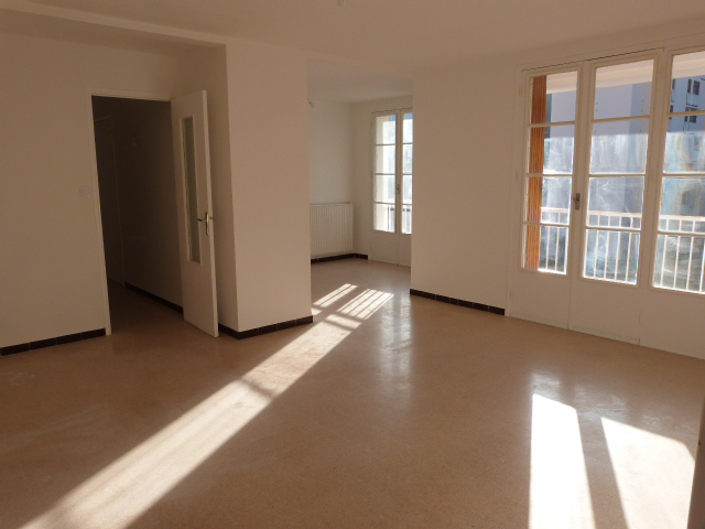 Location  Appartement F5  de 95 m² à La Seyne Chateaubanne 1 000 euros Réf: SFN-5