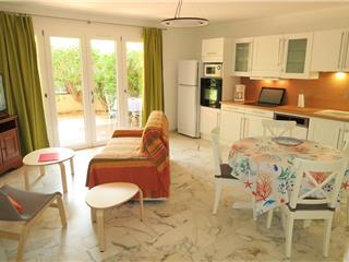 Location Vacances,  Appartement T3  pour 4 personnes à Six-Fours