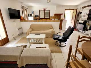 Location Vacances,  Appartement T4  pour 6 personnes à Six-Fours