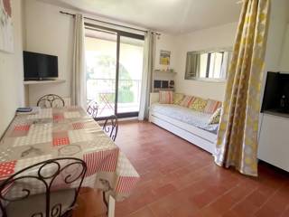 Location Vacances,  Appartement T2  pour 4 personnes à Six-Fours