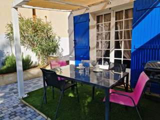 Location Vacances,  Appartement T2  pour 5 personnes à La Seyne Les Sablettes
