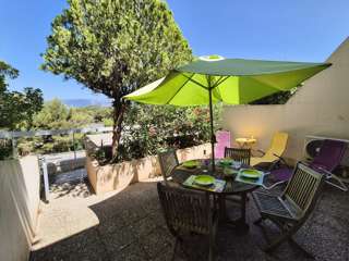 Location Vacances,  Appartement T4  pour 5 personnes à Saint Mandrier Village