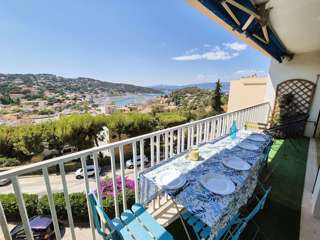 Location Vacances,  Appartement T4  pour 7 personnes à Saint Mandrier Village